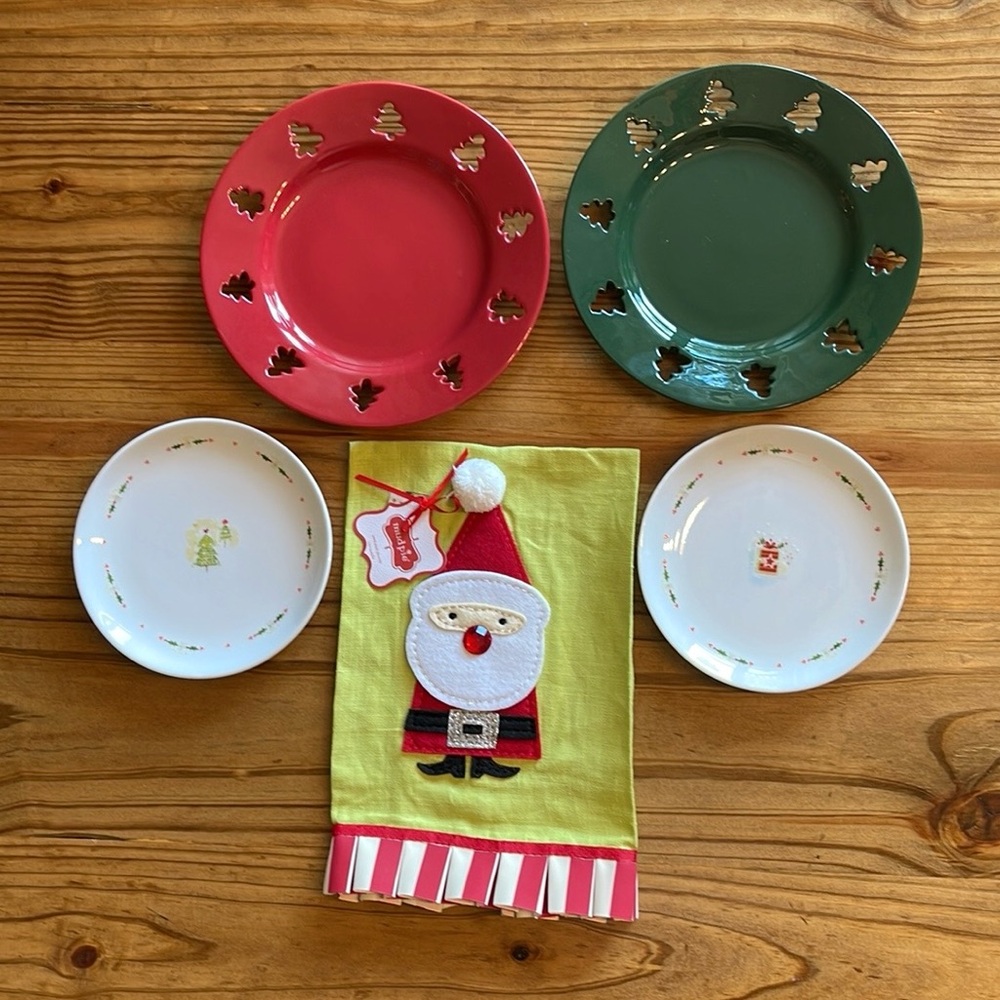 Mudpie Christmas Towel & 4 Christmas Plates